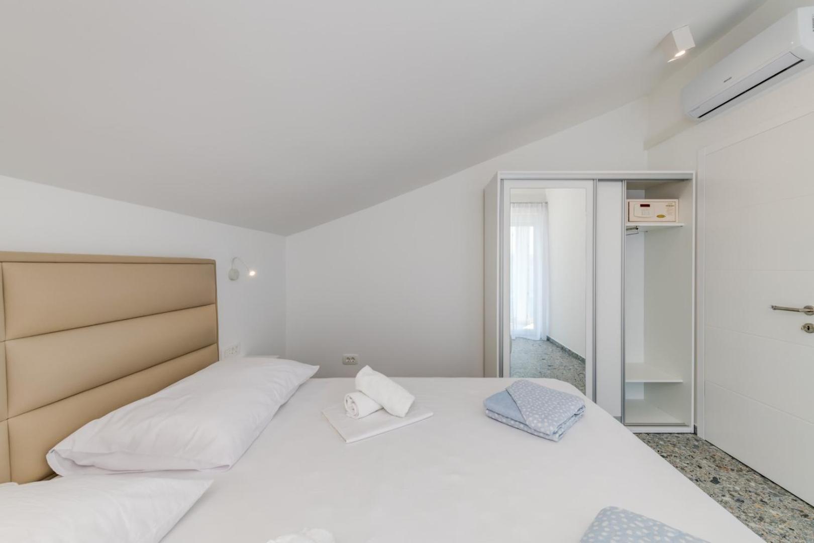 Deluxe Seaview Villa Kennedy III Mimice Bagian luar foto